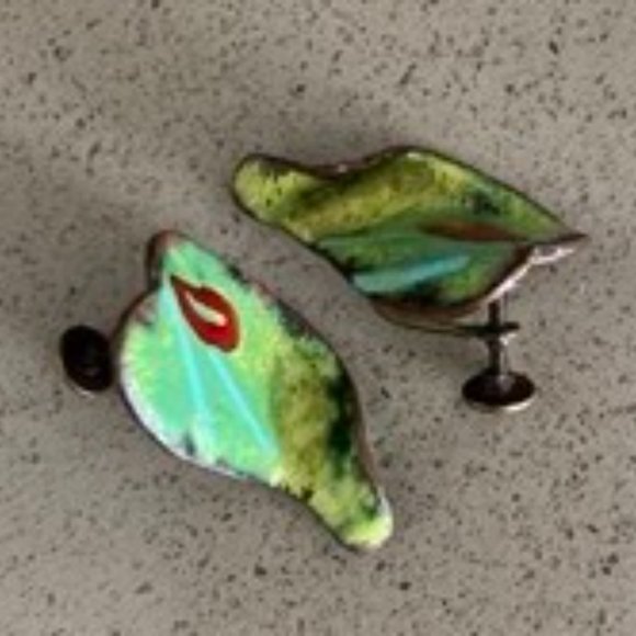 Vintage 1940’s-50’s Enamel on Copper Screw Back Earrings - Picture 7 of 14